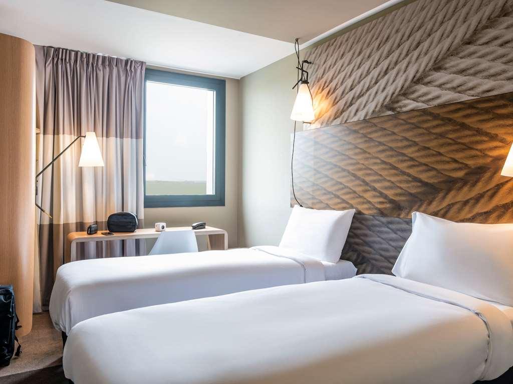Отель Ibis Gonesse Le Bourget Номер фото
